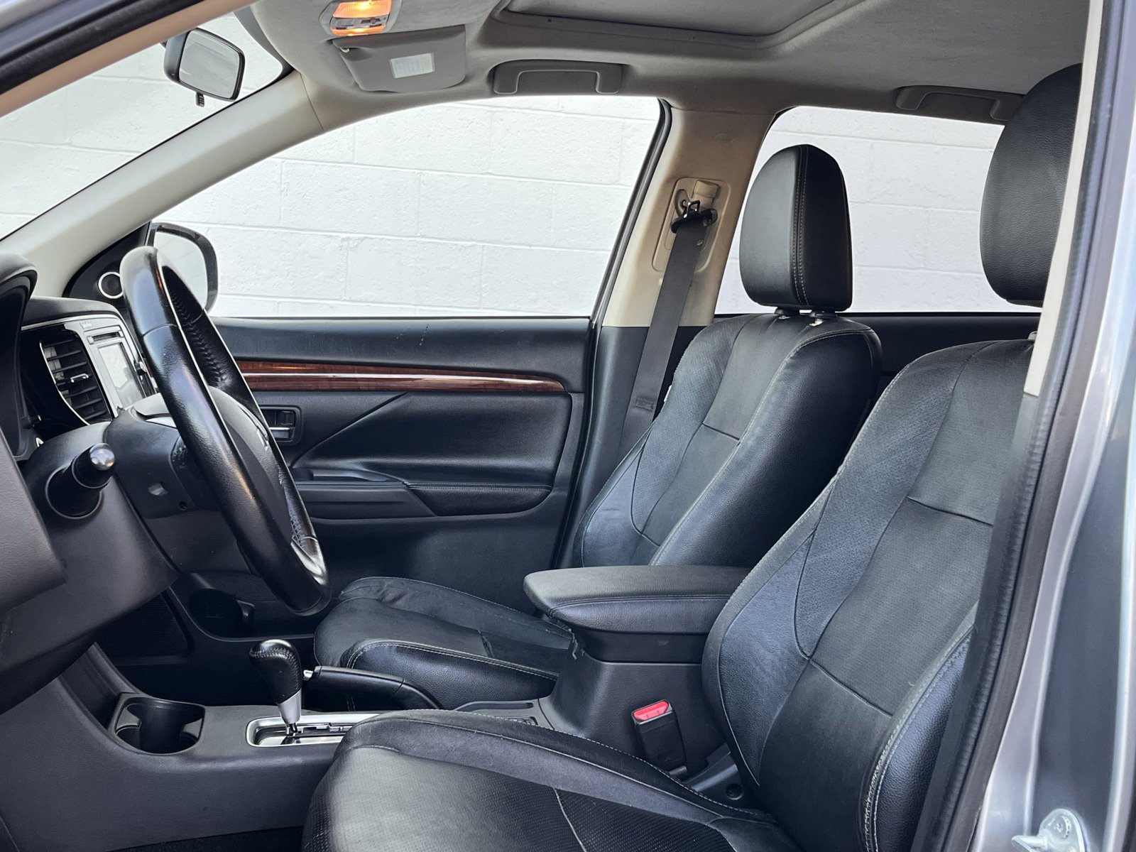 Used 2015 Mitsubishi Outlander SE image 10