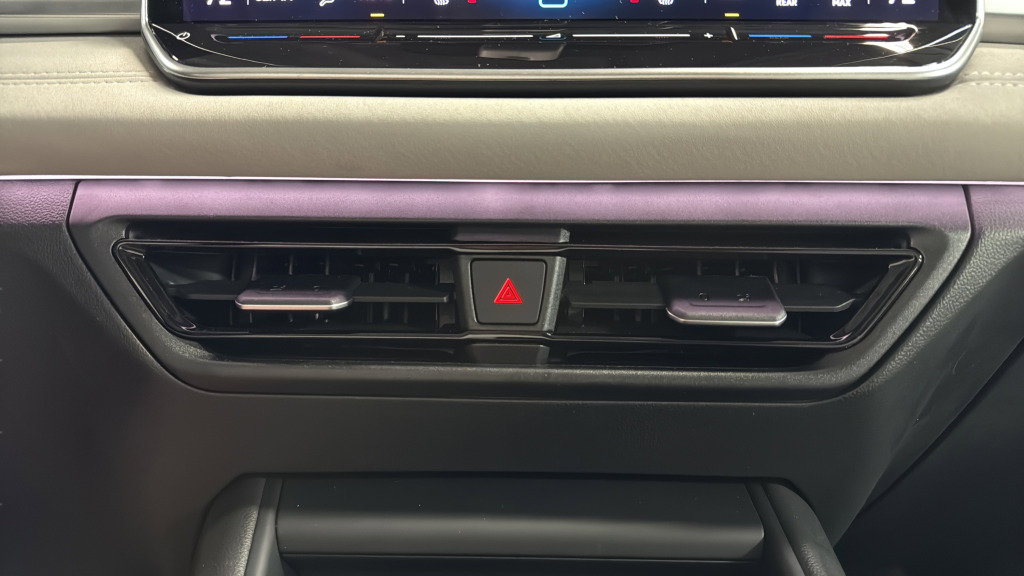 Certified 2025 Volkswagen Tiguan SE AWD/4WD image 25