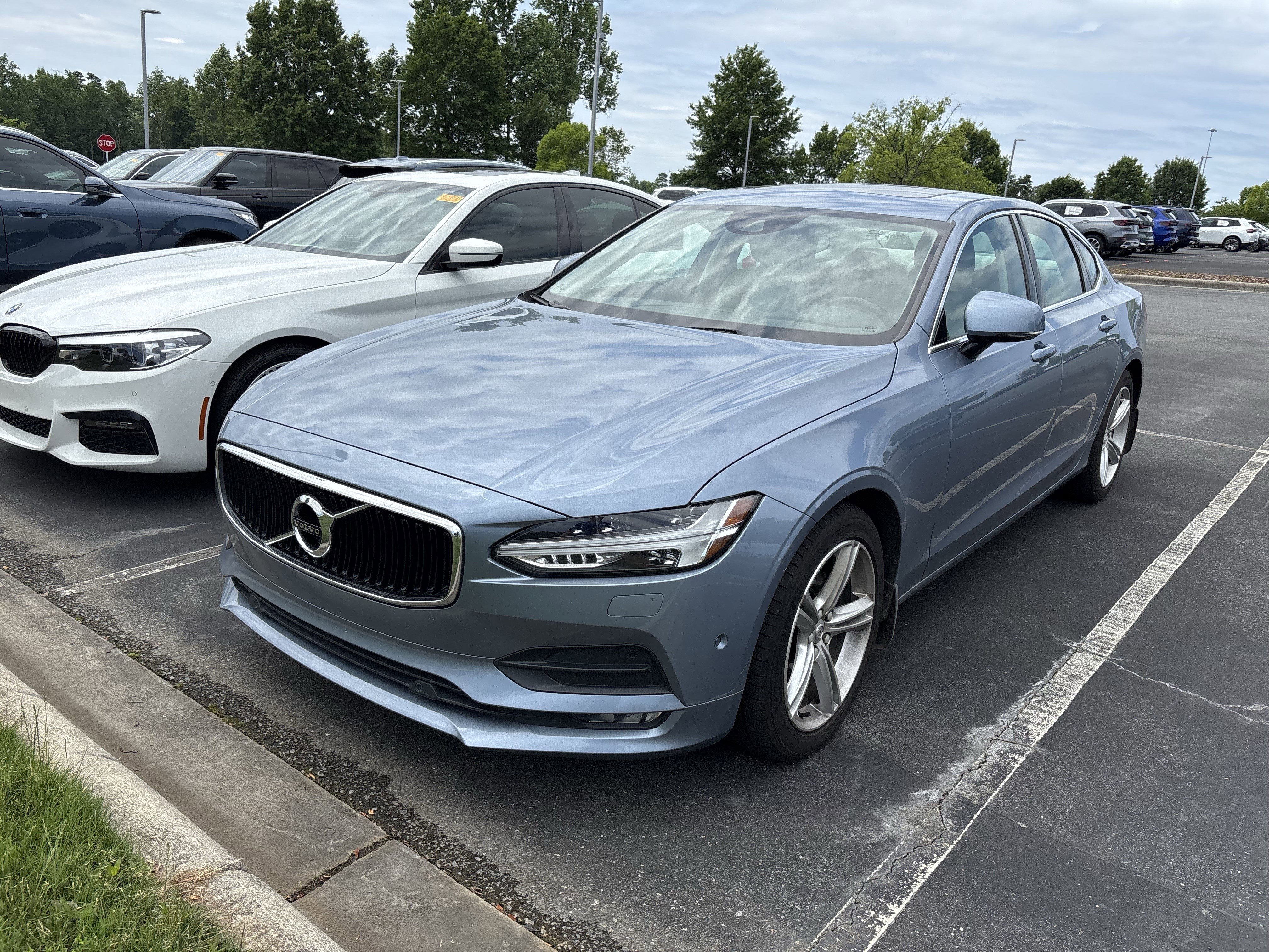 Used 2017 Volvo S90 T5 Momentum w/ Convenience Package FWD image 12