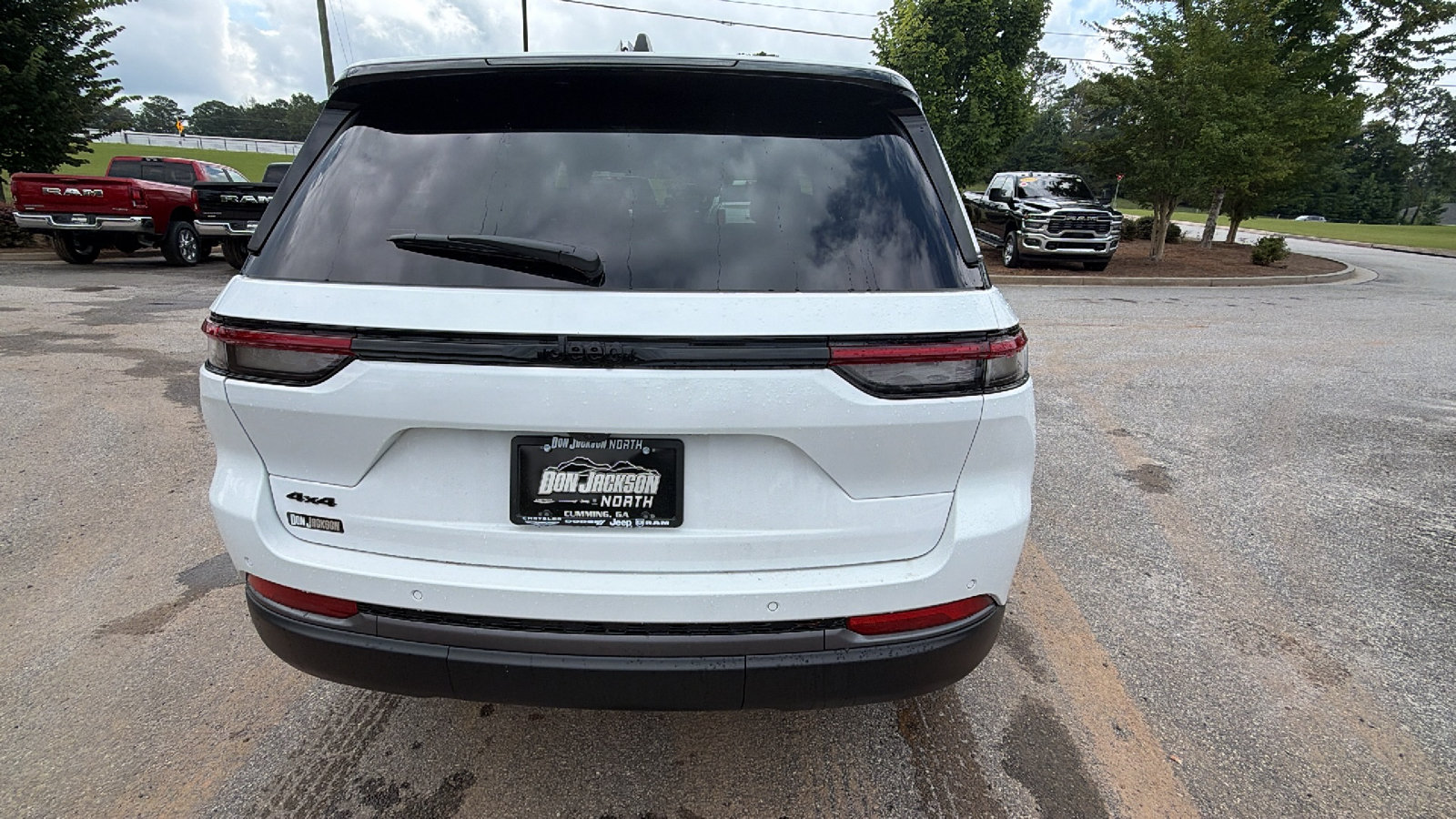 New 2026 Jeep Grand Cherokee Limited w/ Limited Altitude Package AWD/4WD image 9