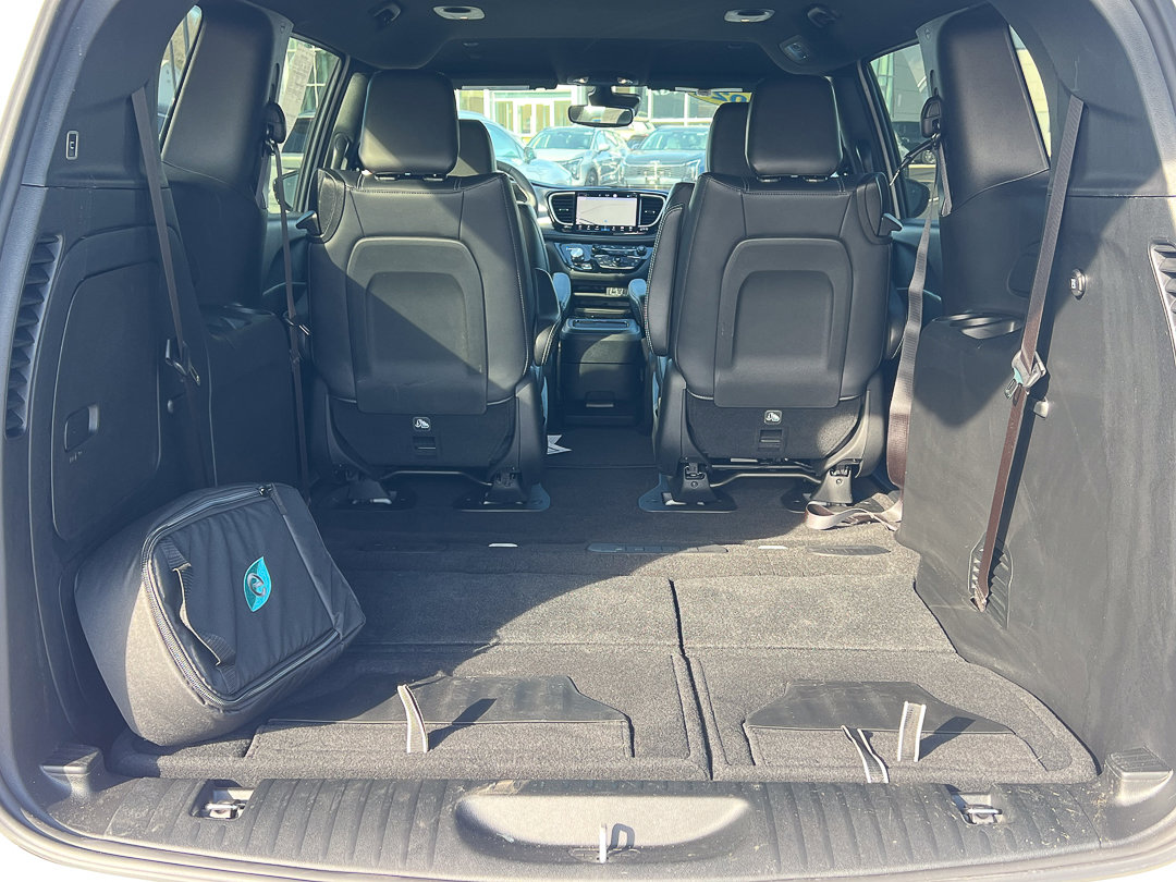 Used 2024 Chrysler Pacifica Limited image 6