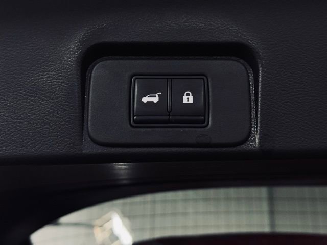 Used 2023 Nissan Rogue SL w/ SL Premium Package image 12