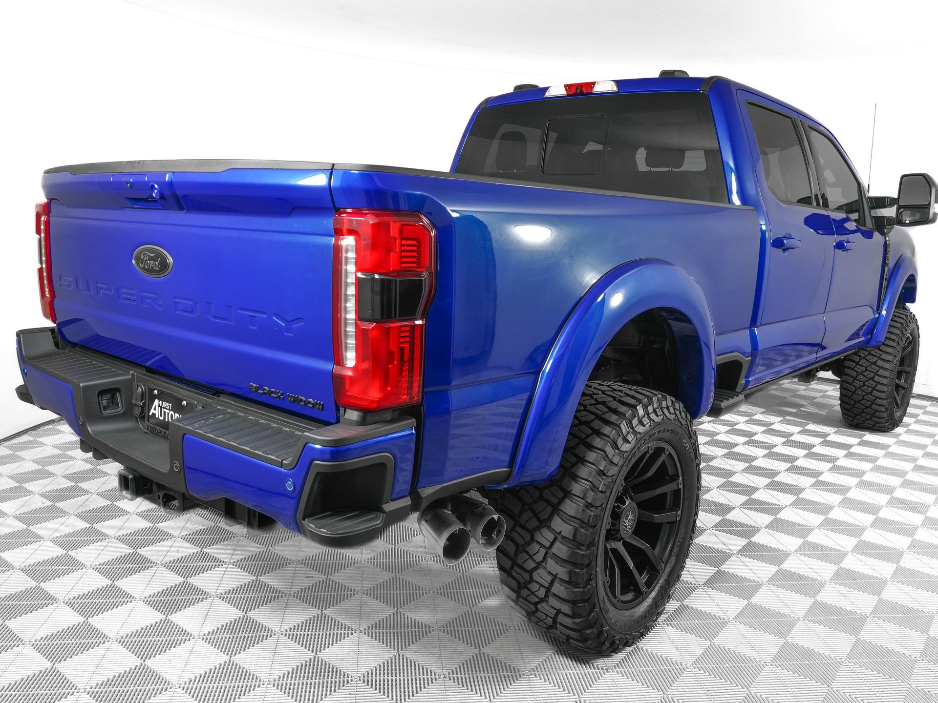 Used 2025 Ford F250 XLT w/ Black Appearance Package image 5