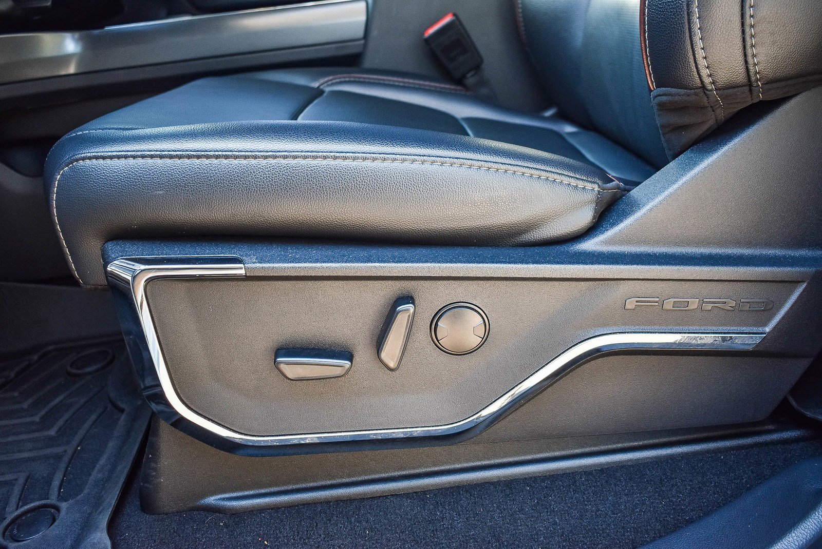 Used 2024 Ford F350 Lariat w/ Lariat Ultimate Package image 20