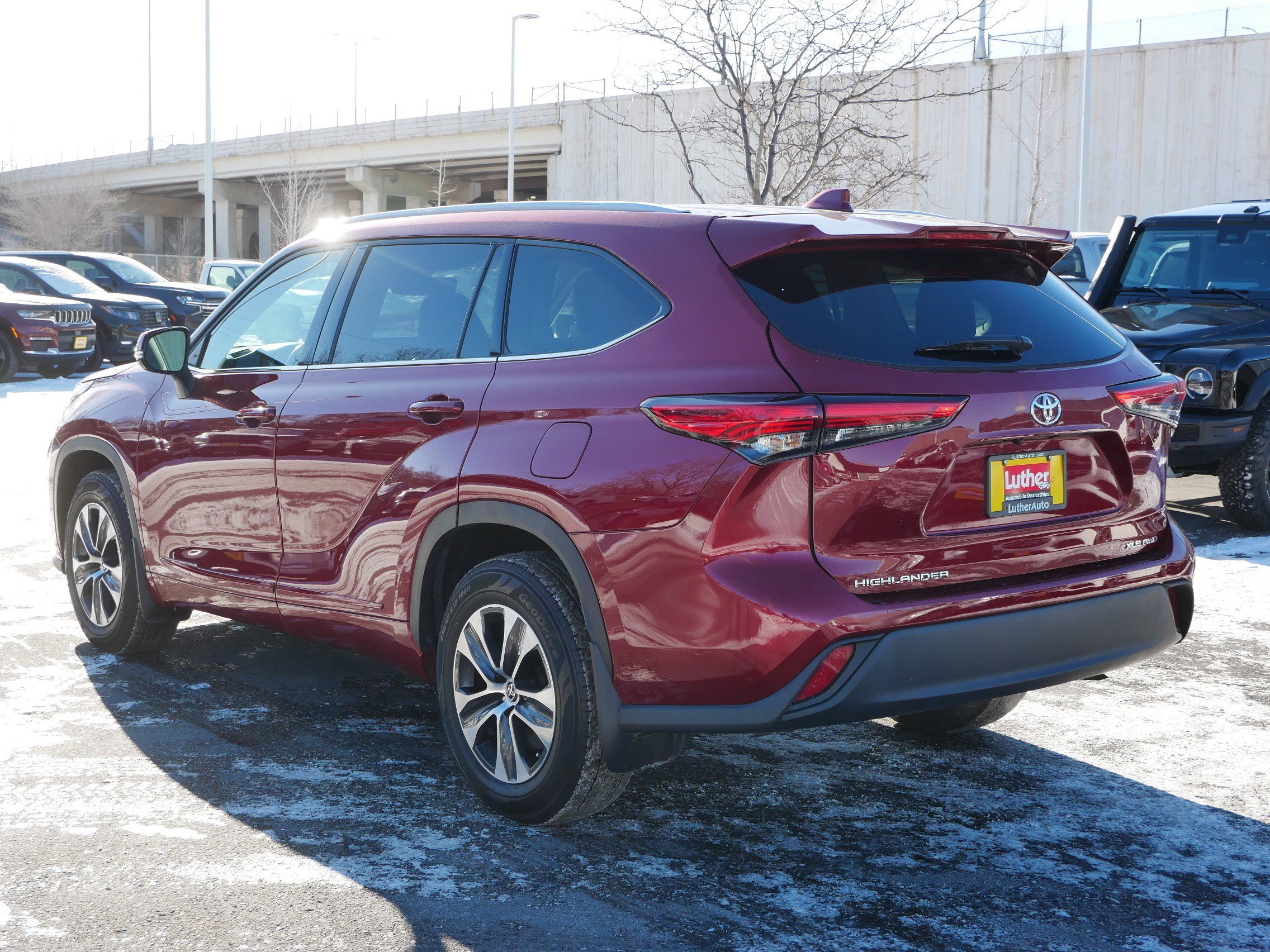 Used 2022 Toyota Highlander XLE image 13