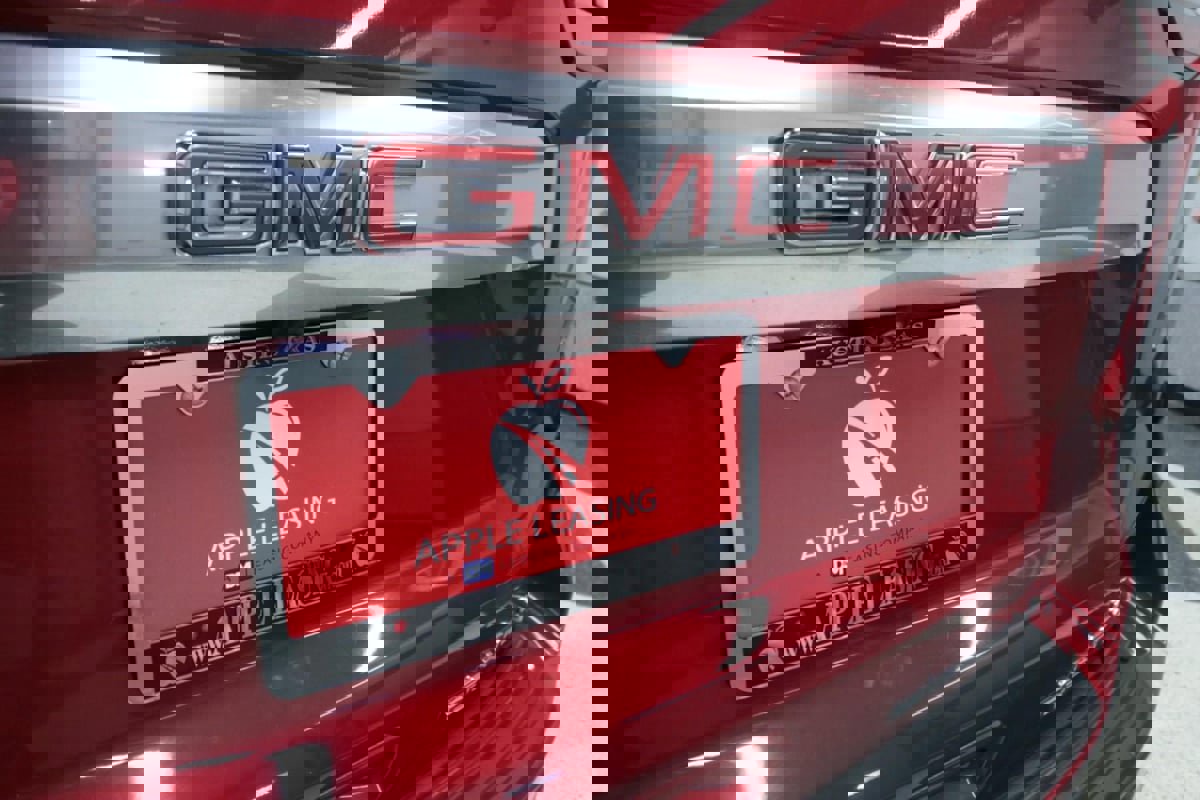 Used 2023 GMC Yukon XL Denali image 34