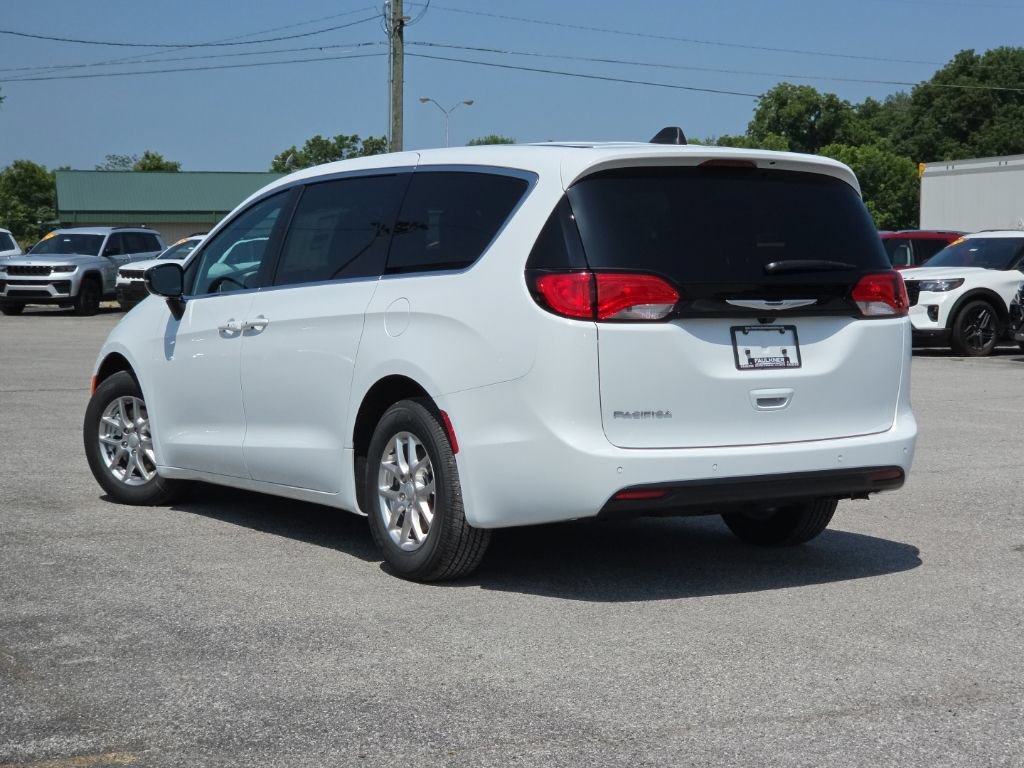New 2027 Chrysler Pacifica LX FWD image 5