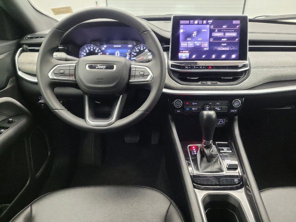 Used 2024 Jeep Compass Latitude image 22