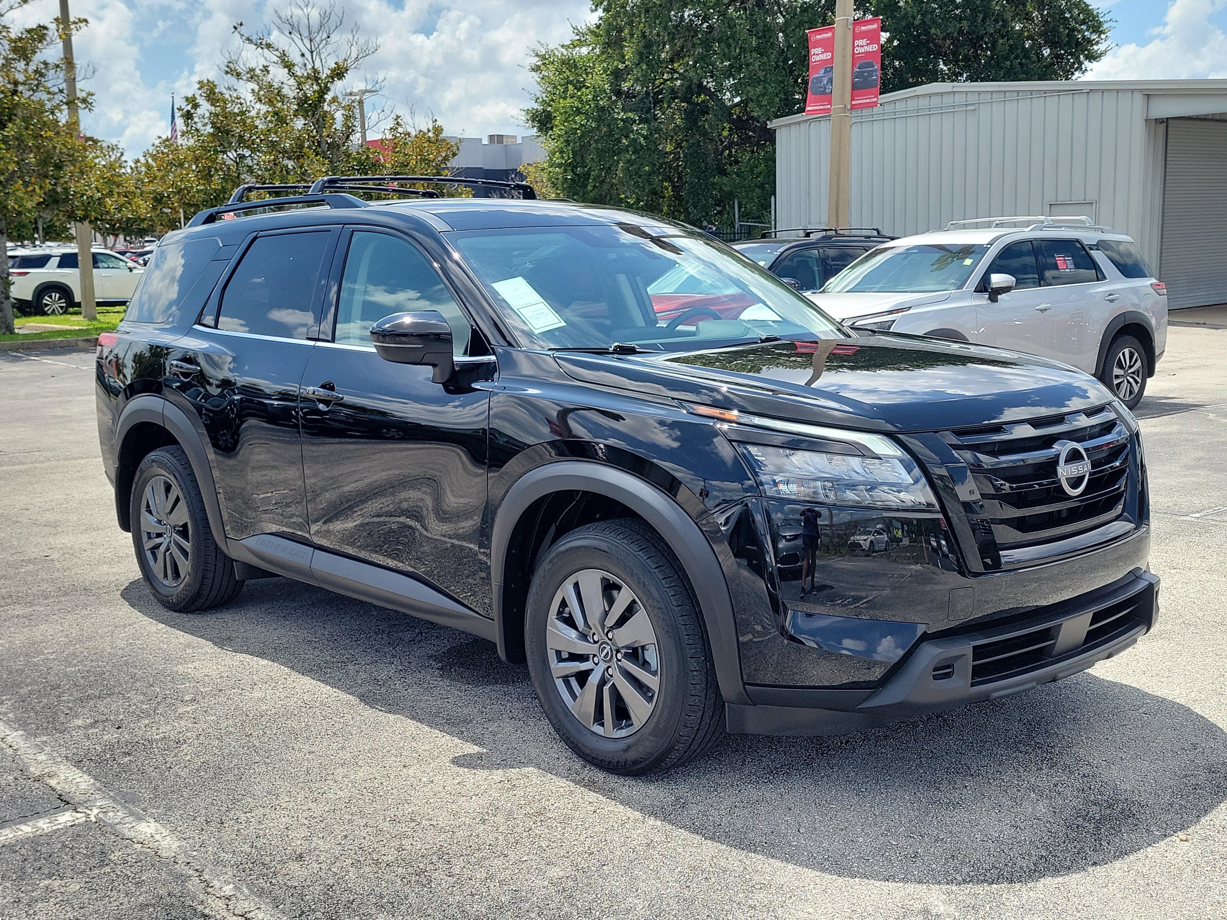Certified 2024 Nissan Pathfinder SV w/ Black Appearance Package FWD image 3