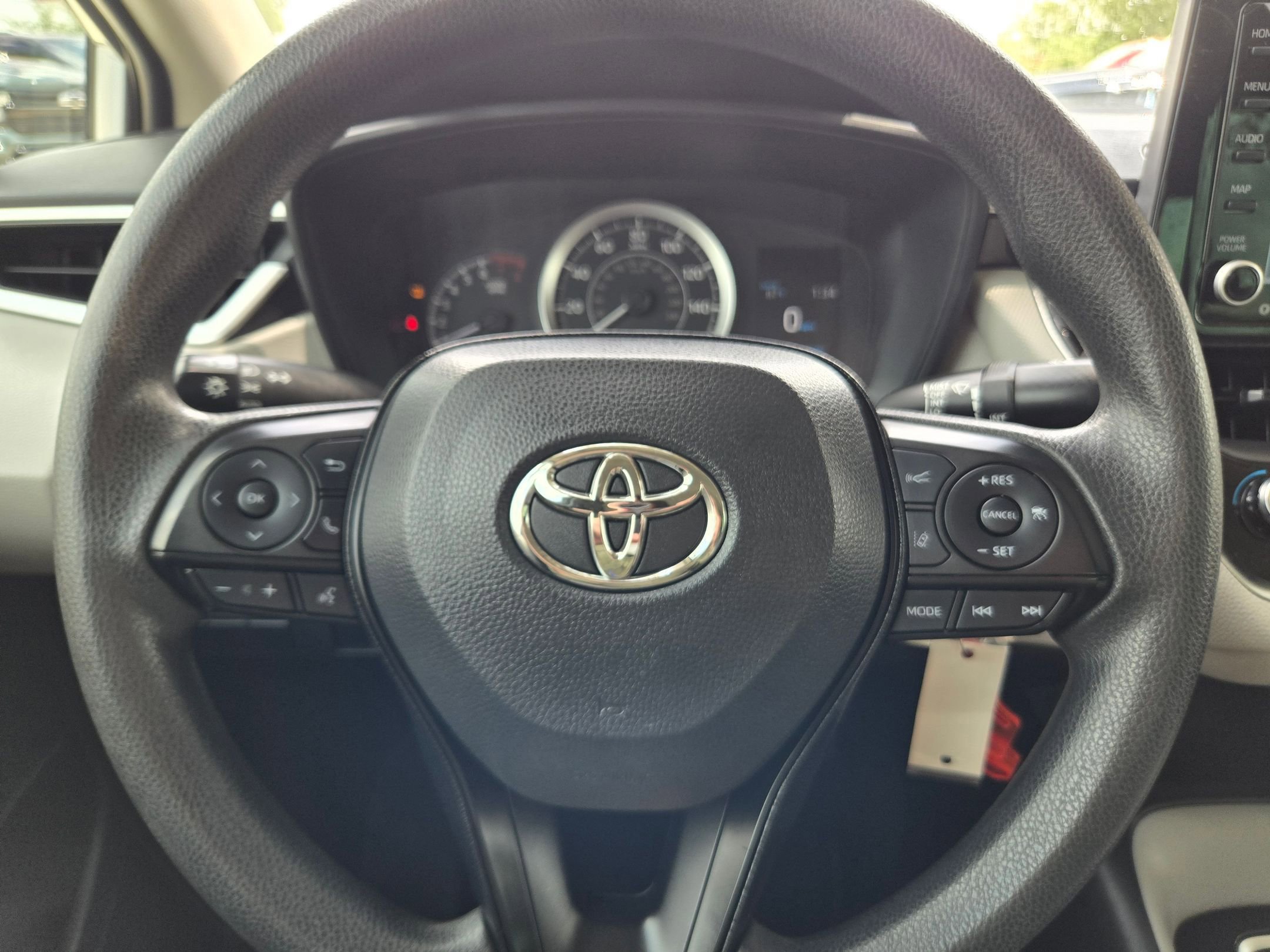 Used 2022 Toyota Corolla LE FWD image 11