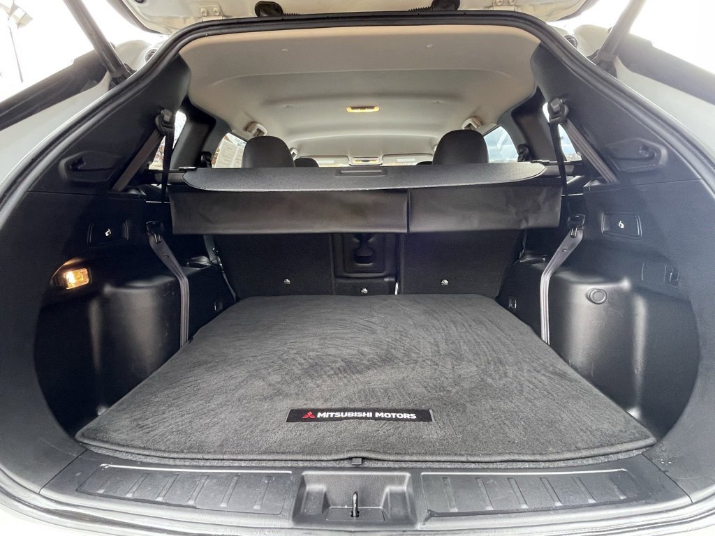 Used 2024 Mitsubishi Outlander SE image 17