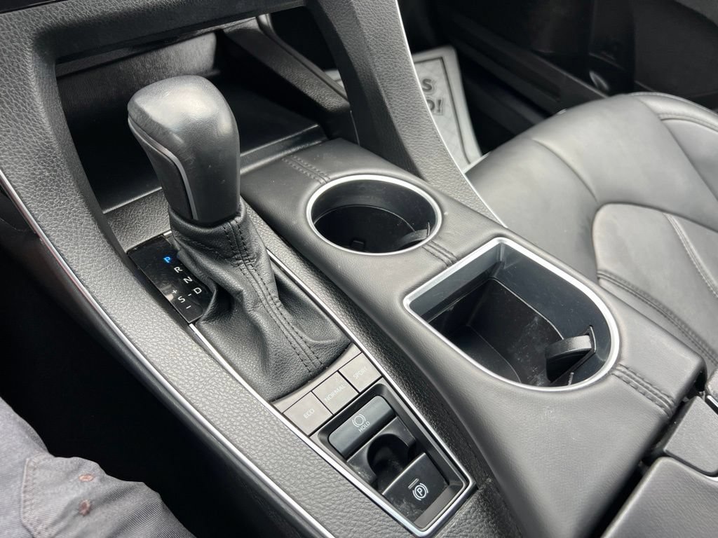 Used 2022 Toyota Avalon XLE w/ Moonroof Package FWD image 14