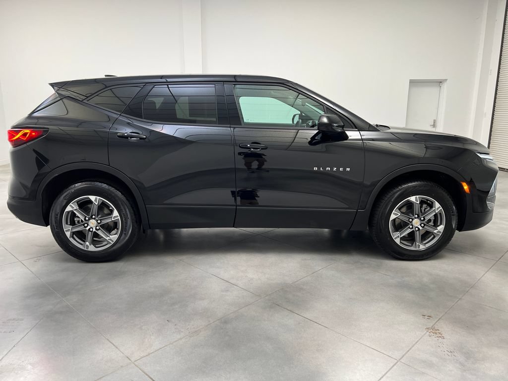 Used 2025 Chevrolet Blazer LT FWD image 10