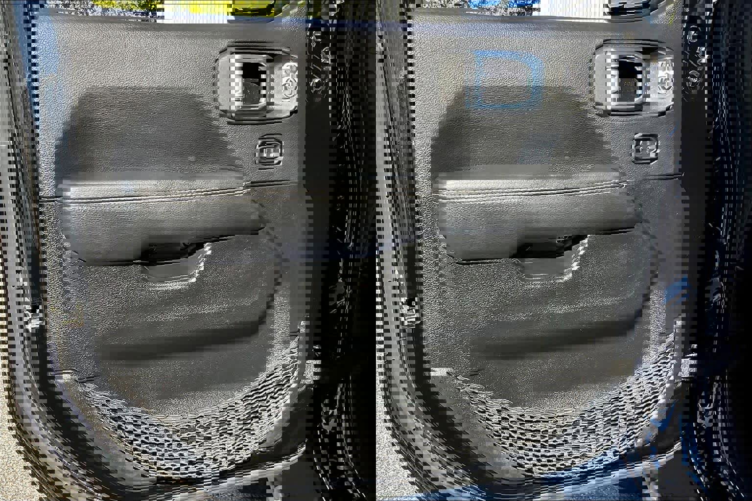 Used 2022 Jeep Wrangler Unlimited Sahara w/ Cold Weather Group image 38