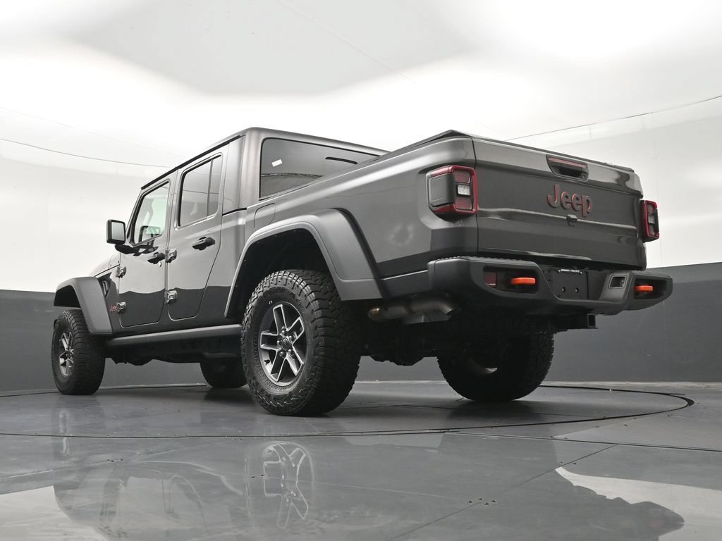 Used 2025 Jeep Gladiator Mojave w/ Convenience Group AWD/4WD image 29