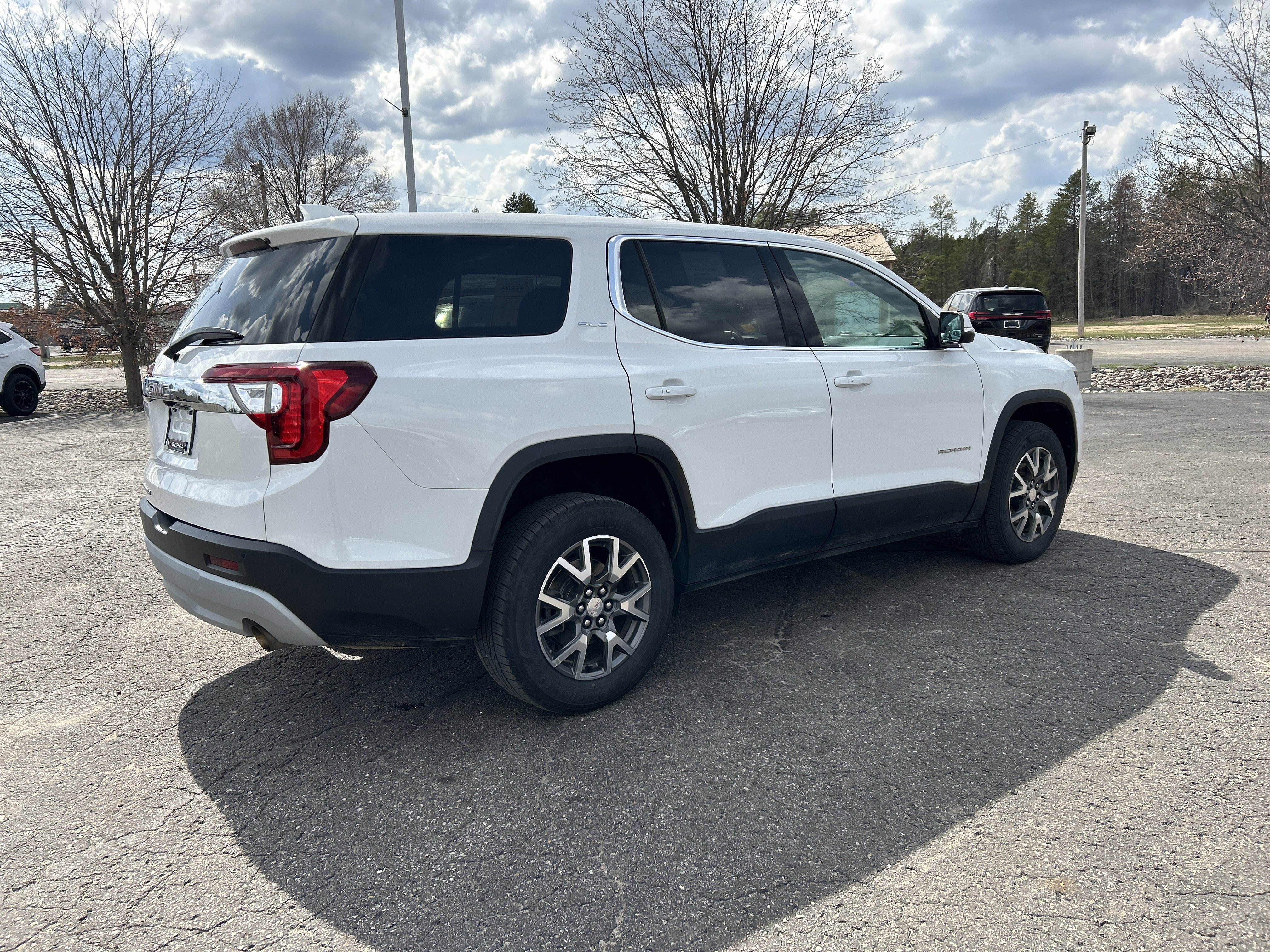Used 2020 GMC Acadia SLE w/ LPO, Floor Liner Package FWD image 3
