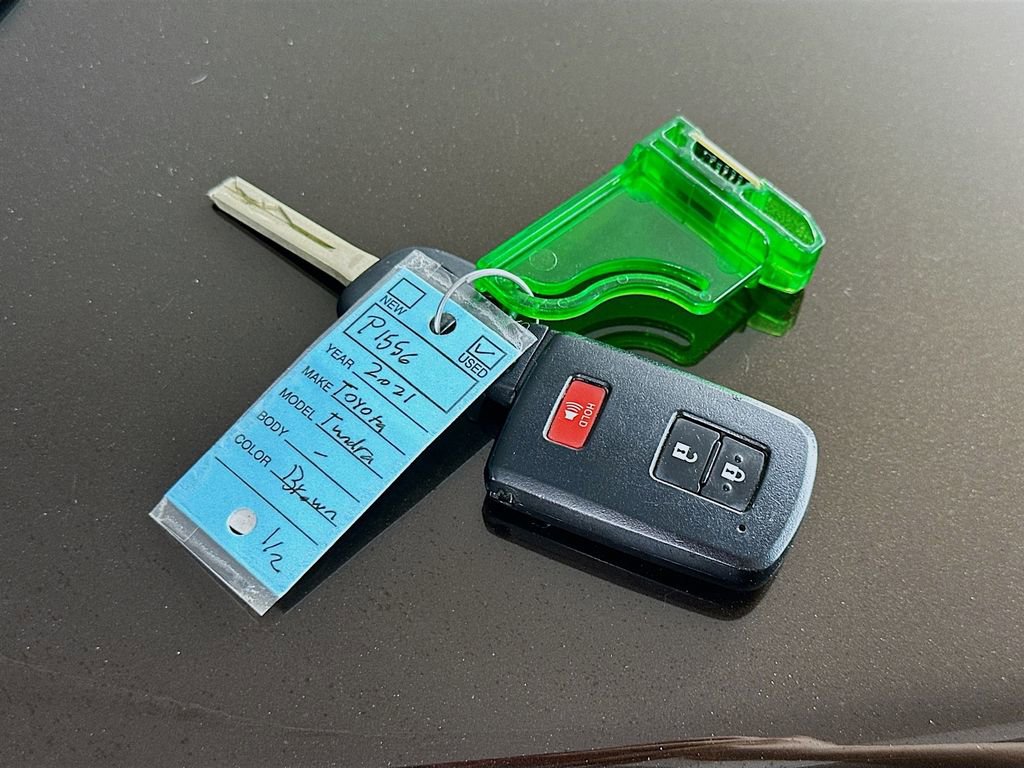 Used 2021 Toyota Tundra Platinum AWD/4WD image 37