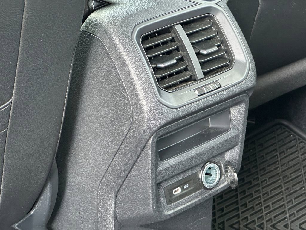 Used 2022 Volkswagen Tiguan SE AWD/4WD image 26