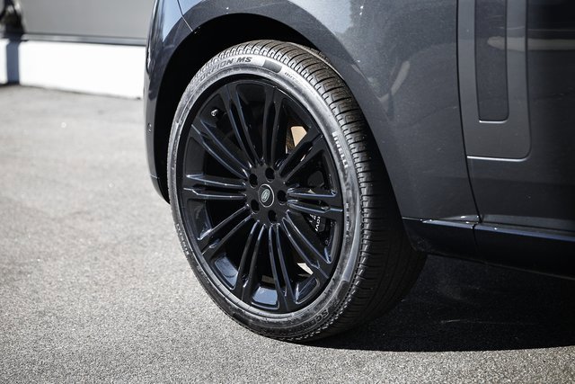 New 2025 Land Rover Range Rover Long Wheelbase SE image 5