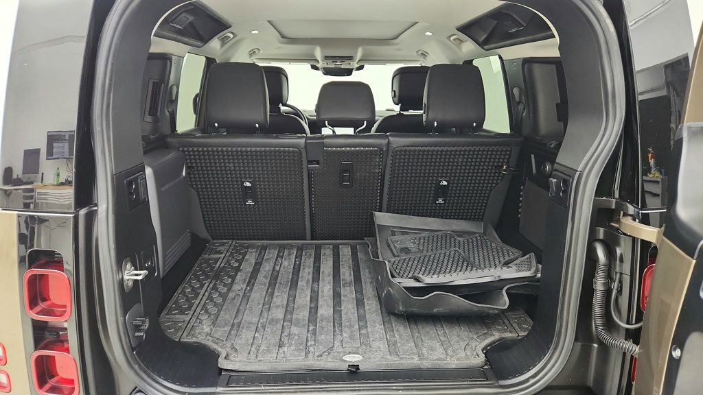 Used 2024 Land Rover Defender 110 X-Dynamic SE image 22