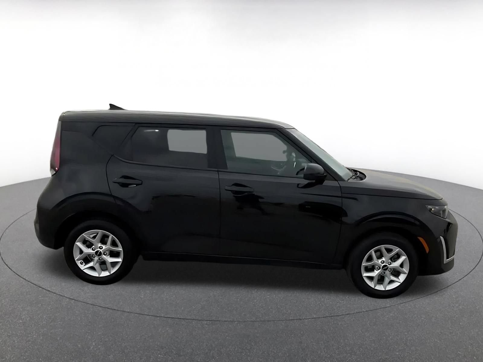 Used 2025 Kia Soul LX w/ LX Technology Package FWD image 15
