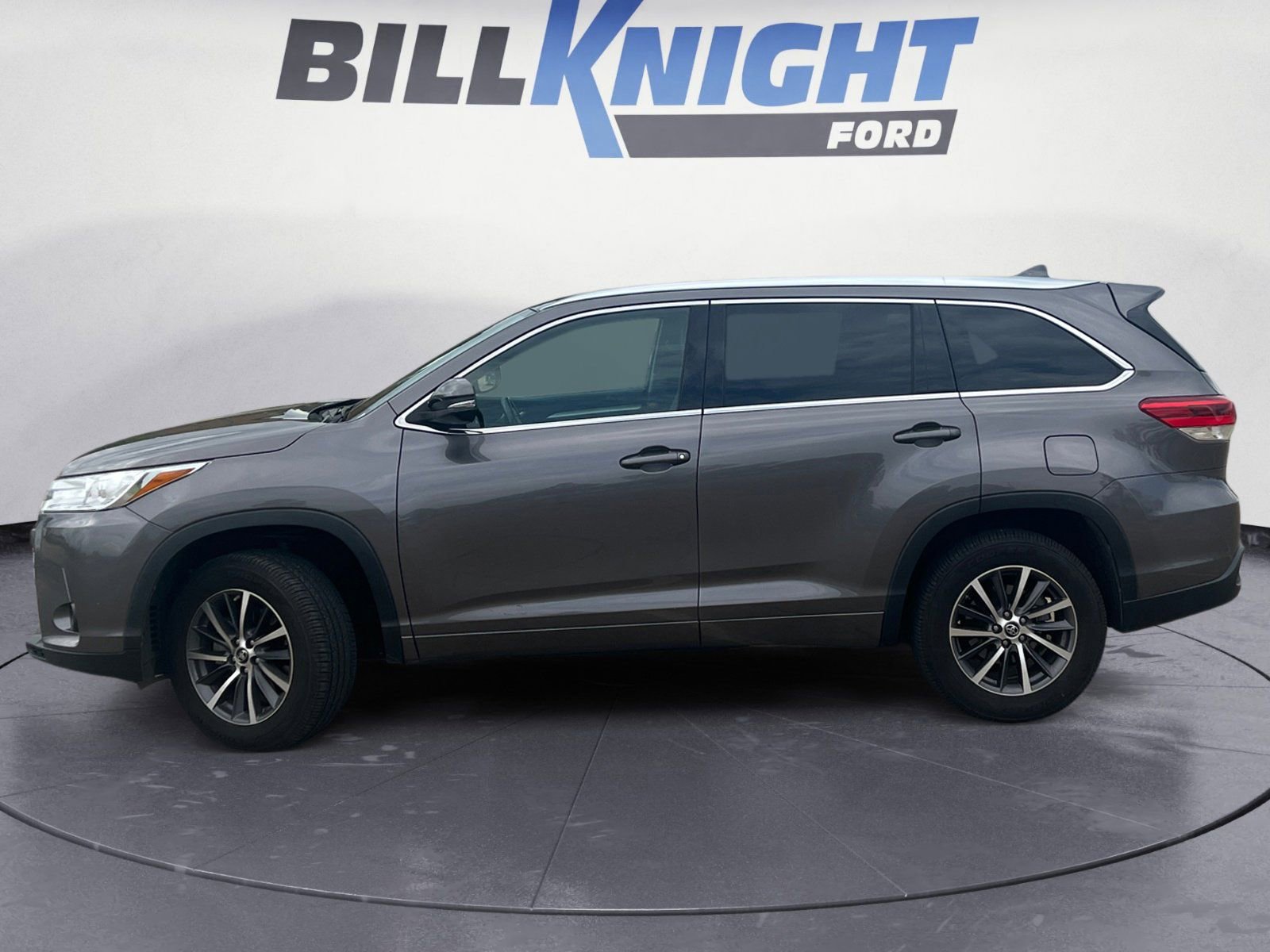 Used 2018 Toyota Highlander XLE image 2