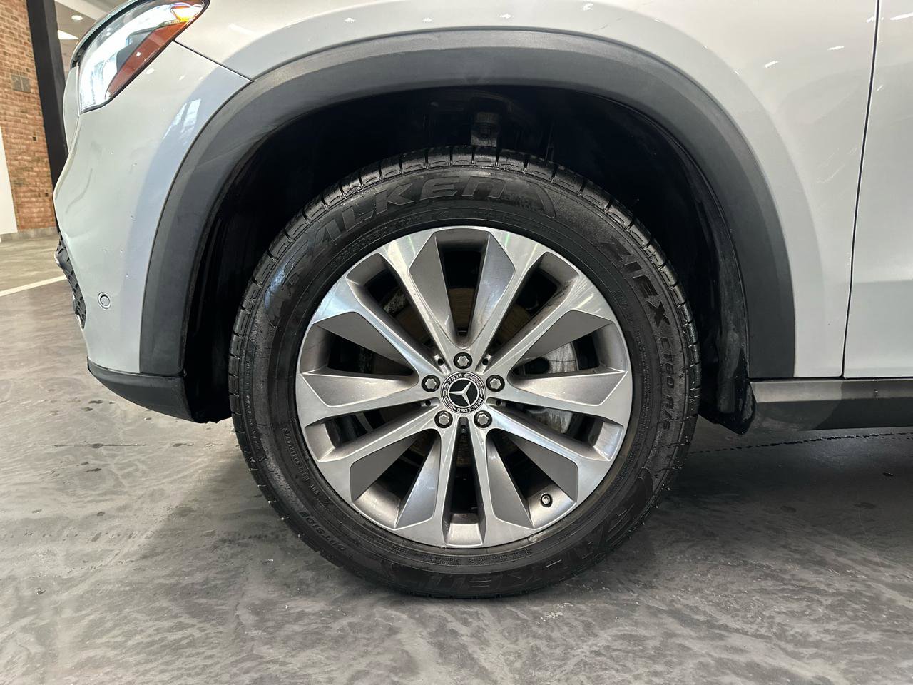 Used 2021 Mercedes-Benz GLE 350 4MATIC w/ Premium Package image 9