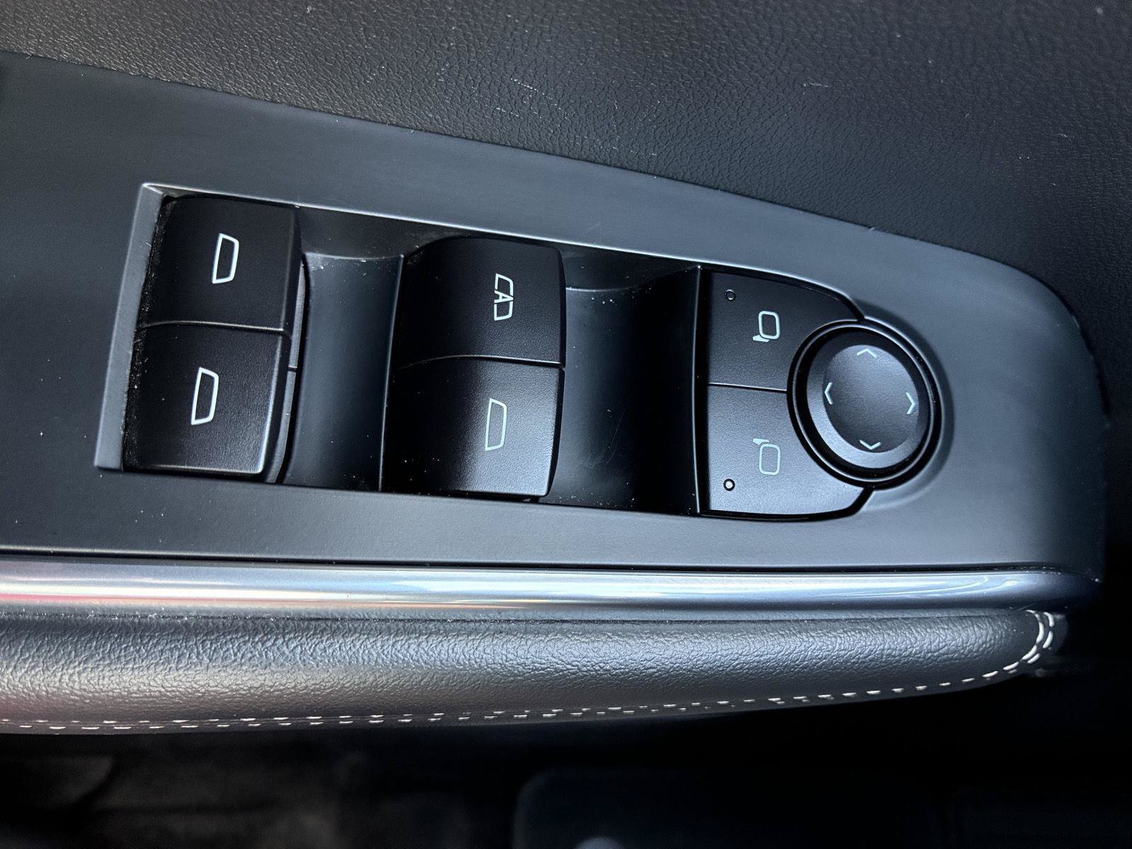 Used 2025 GMC Acadia Elevation w/ Elevation Premium Package AWD/4WD image 37