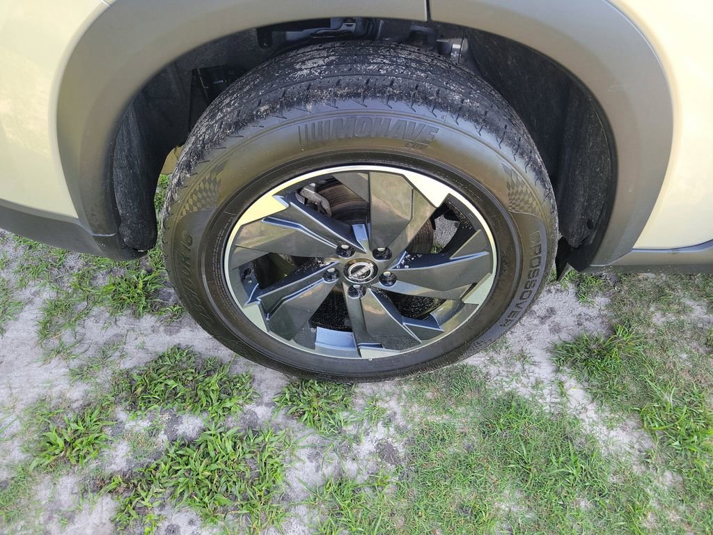 Used 2024 Nissan Rogue SV AWD/4WD image 8