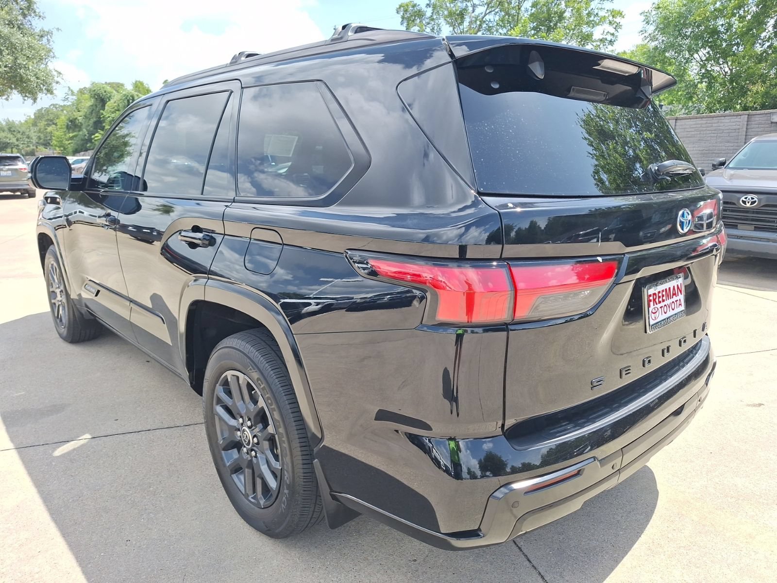 Used 2023 Toyota Sequoia Platinum RWD image 4