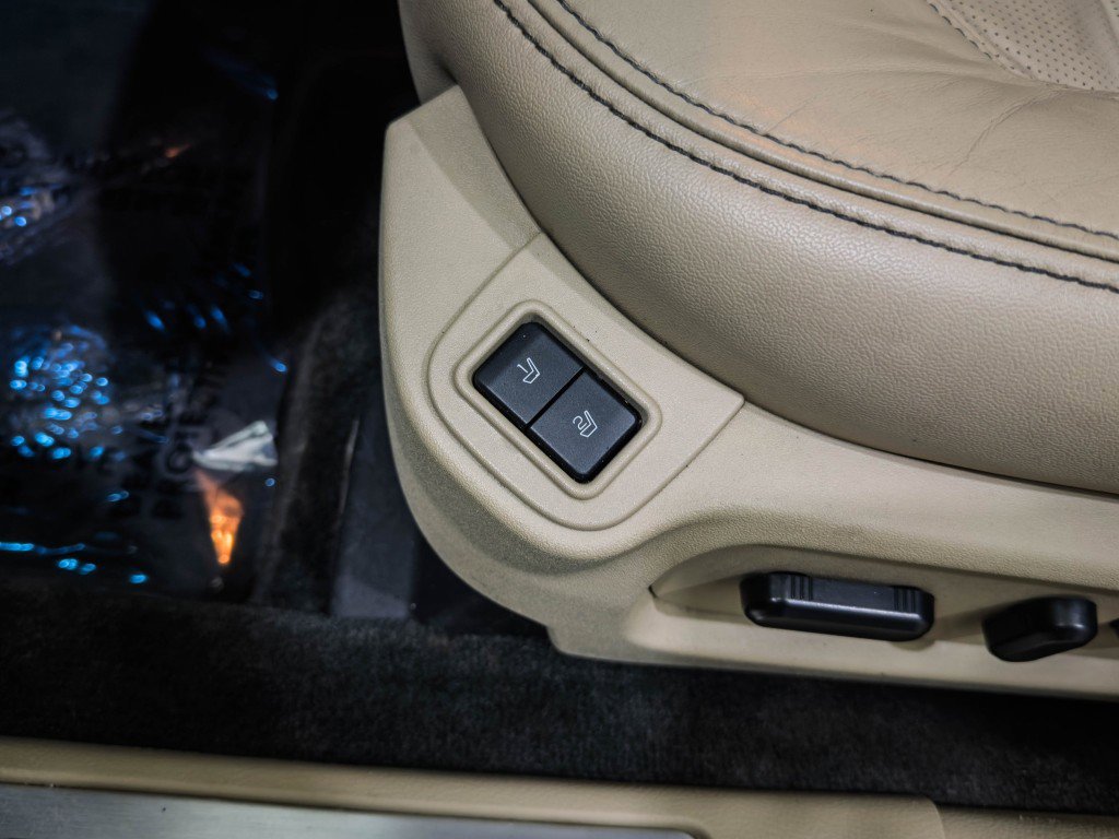 Used 2016 Ford Taurus Limited image 24