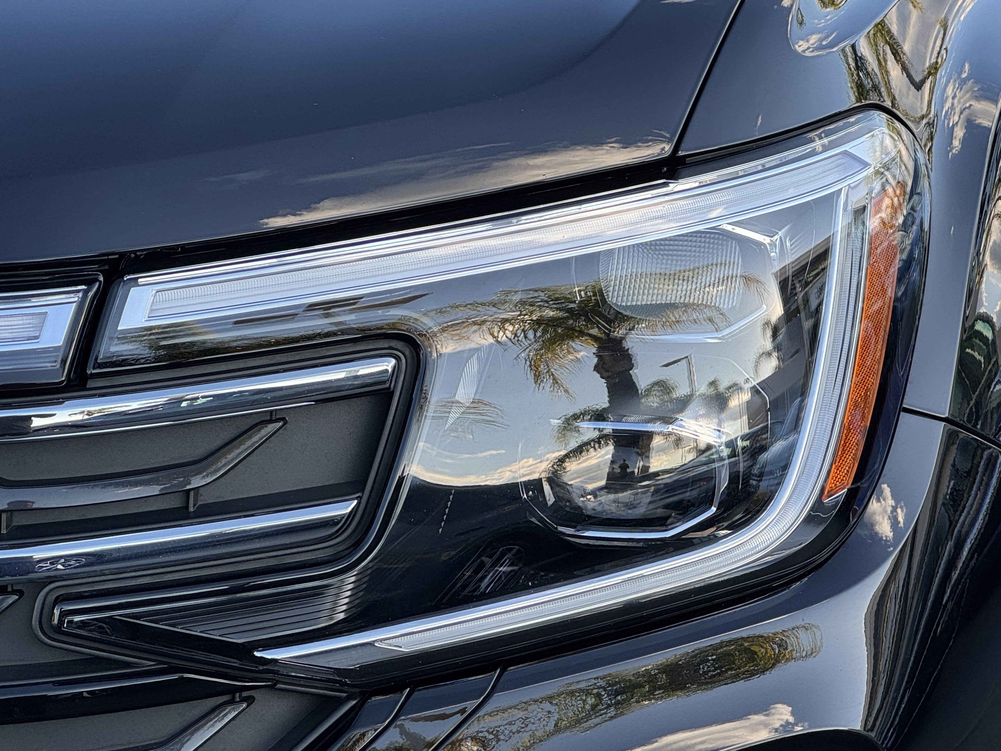 Certified 2025 Volkswagen Atlas Peak Edition SE AWD/4WD image 6