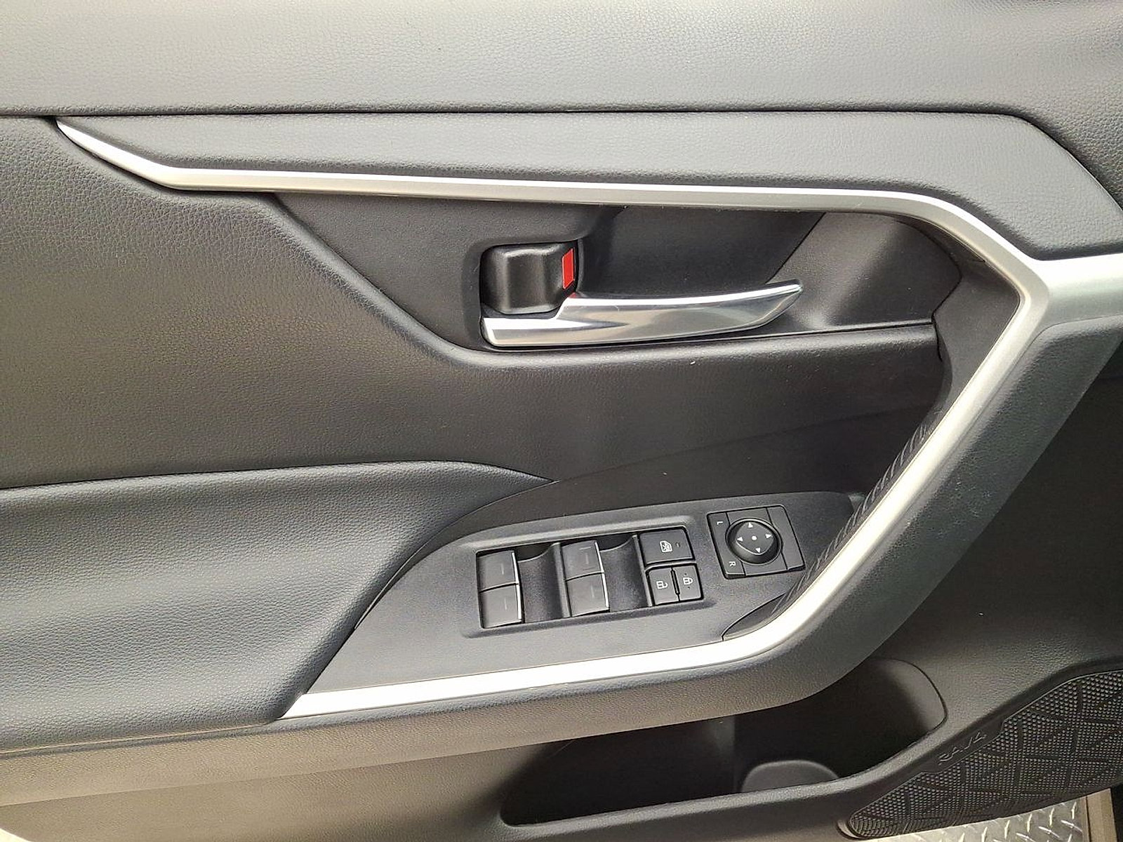 Certified 2022 Toyota RAV4 XLE image 10