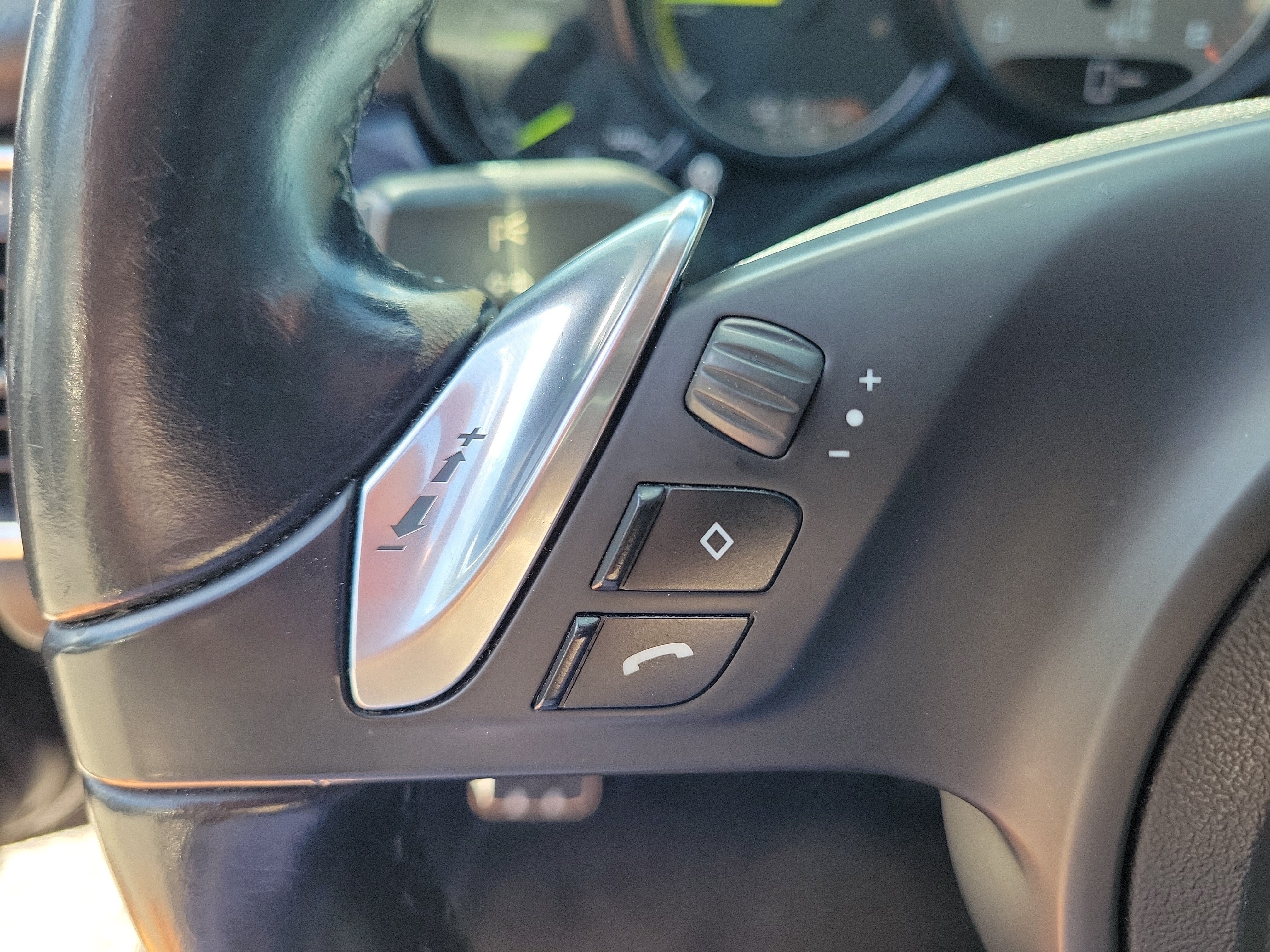 Used 2015 Porsche Panamera S RWD image 18