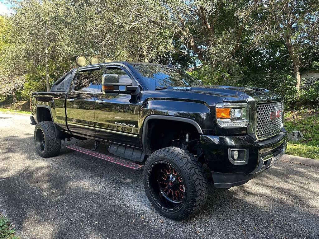 Used 2017 GMC Sierra 2500 Denali w/ Duramax Plus Package AWD/4WD video 1