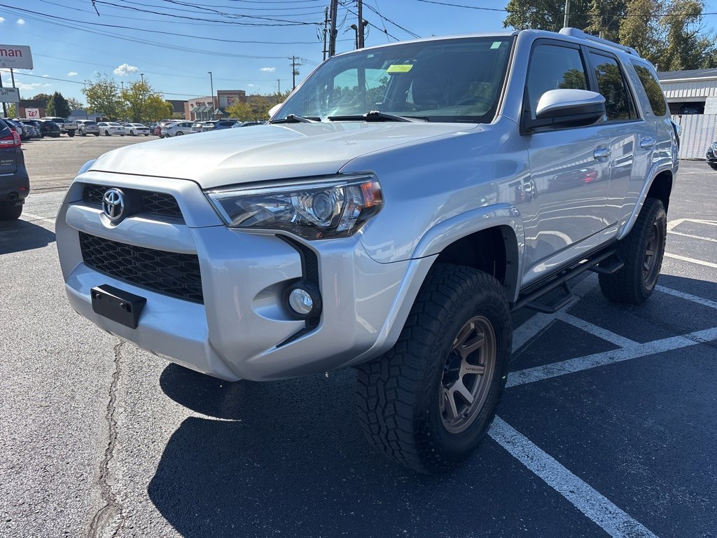 Used 2018 Toyota 4Runner SR5 image 3