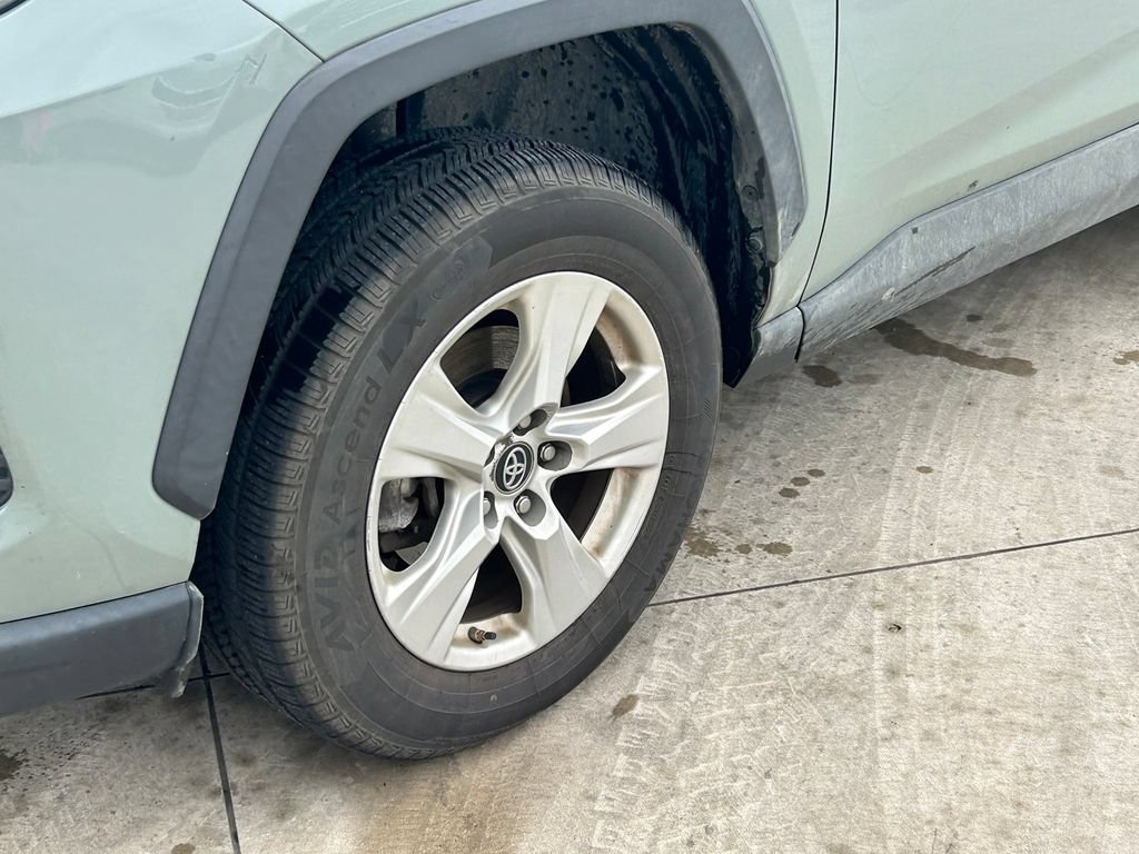 Used 2019 Toyota RAV4 XLE w/ Convenience Package AWD/4WD image 9
