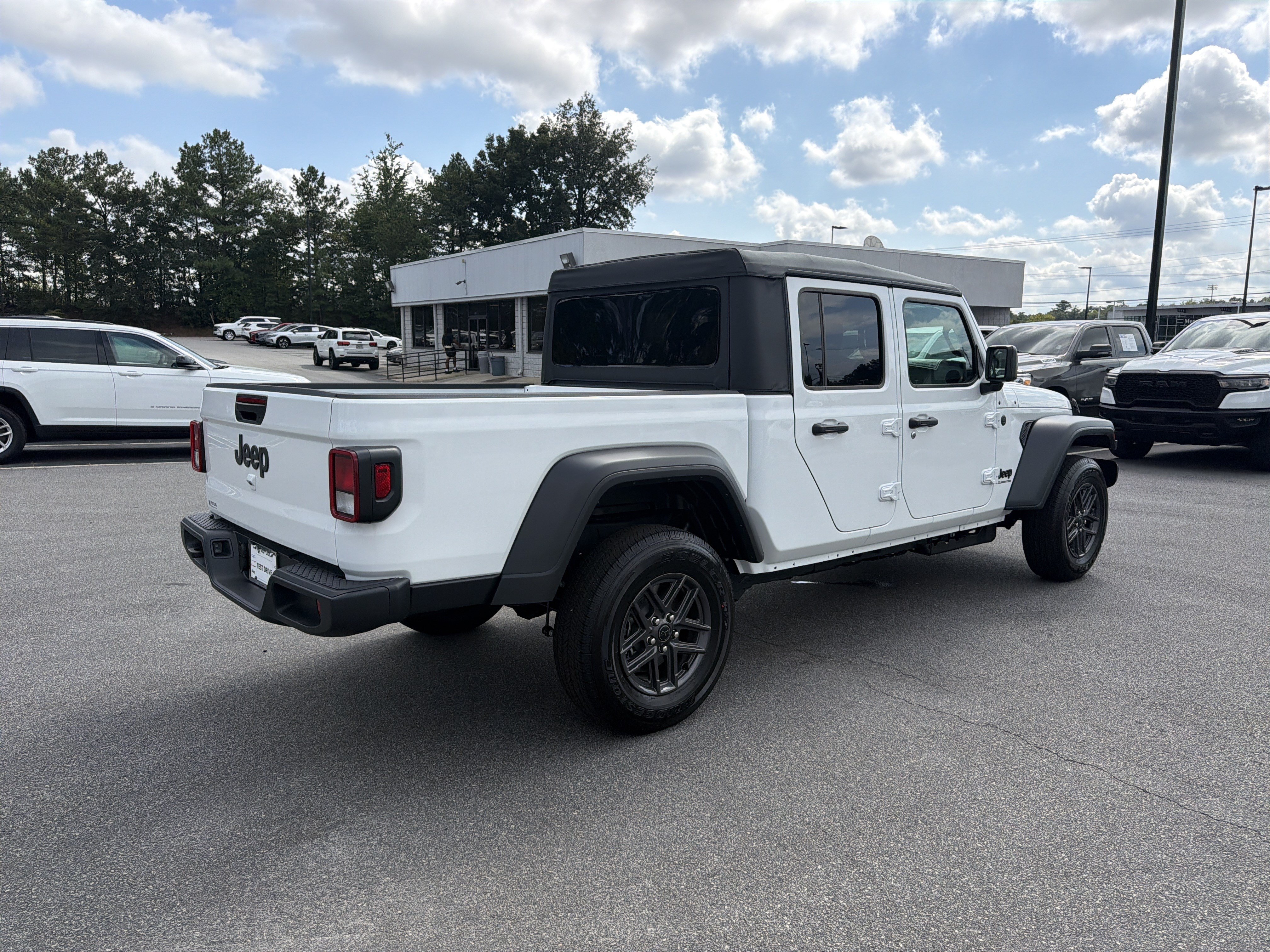 New 2027 Jeep Gladiator Sport AWD/4WD image 8