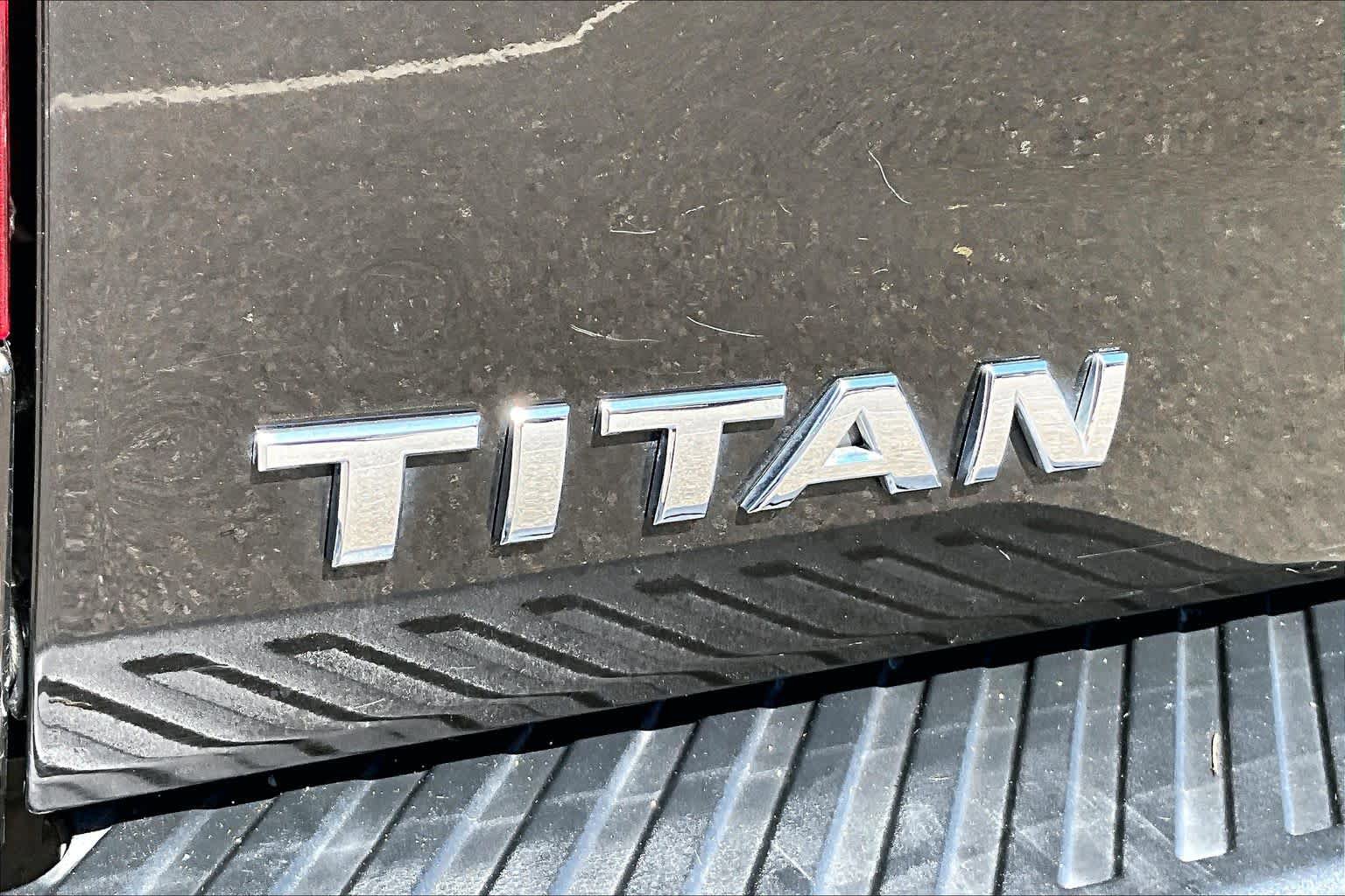 Used 2014 Nissan Titan SV w/ SV Premium Utility Package AWD/4WD image 30