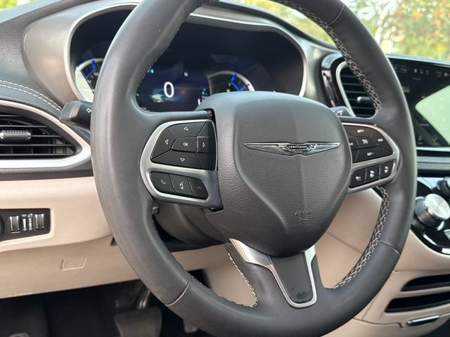 Used 2023 Chrysler Pacifica Touring-L FWD image 15