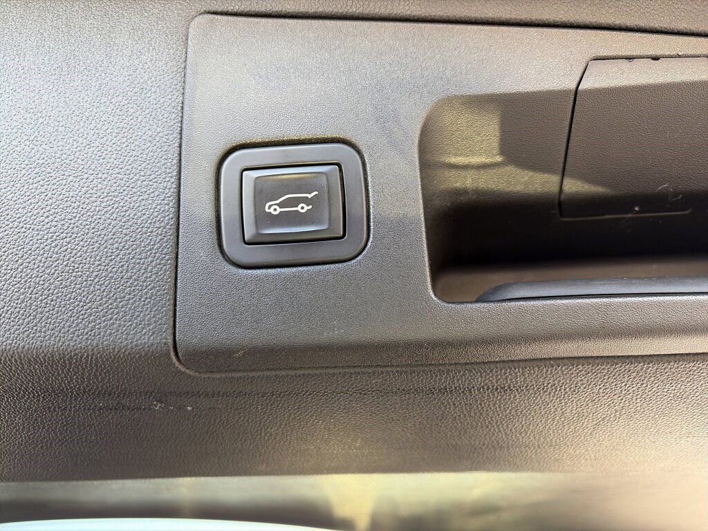 Used 2017 Cadillac XT5 FWD image 9