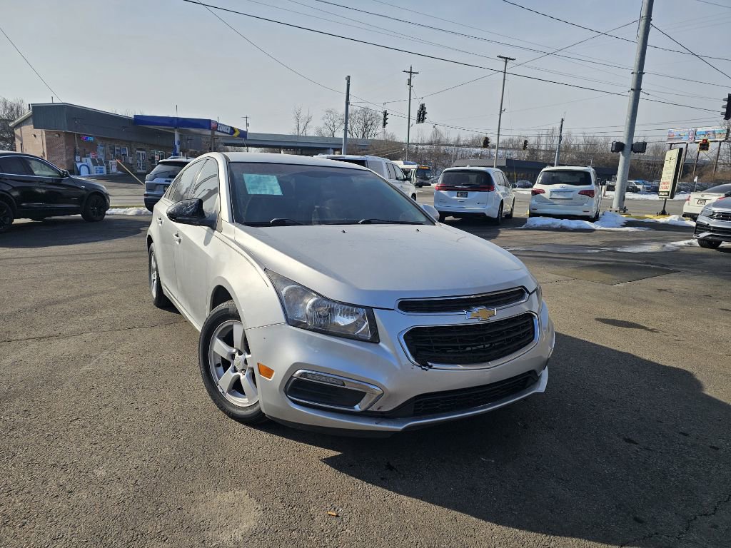 Used 2016 Chevrolet Cruze LT image 2