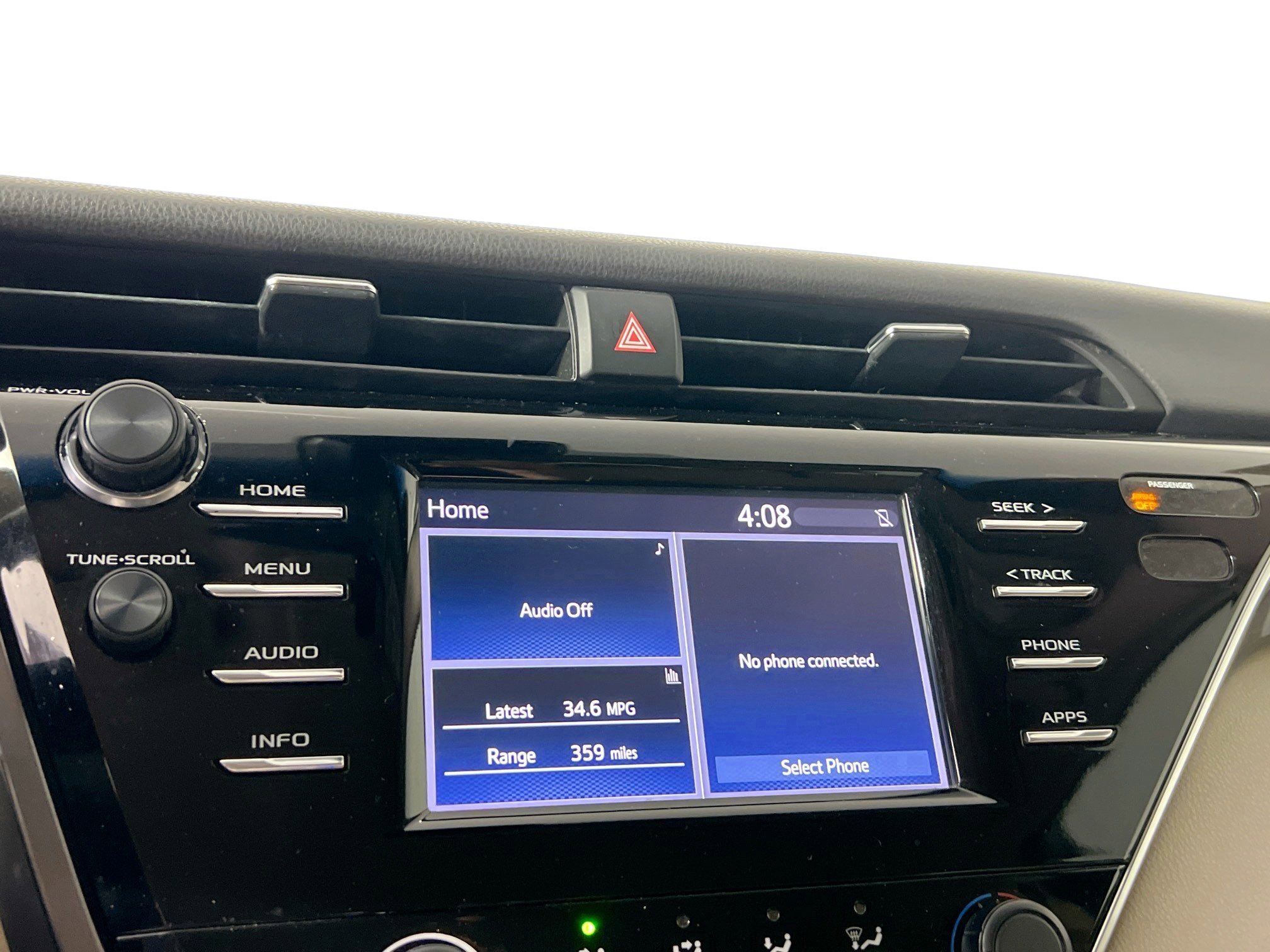 Used 2018 Toyota Camry LE image 27