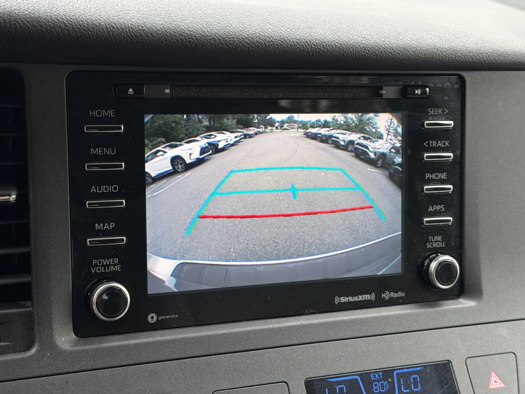 Used 2020 Toyota Sienna LE FWD image 28