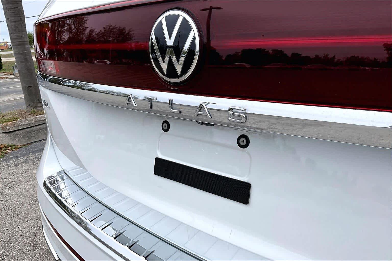 Used 2024 Volkswagen Atlas SEL Premium R-Line AWD/4WD image 17
