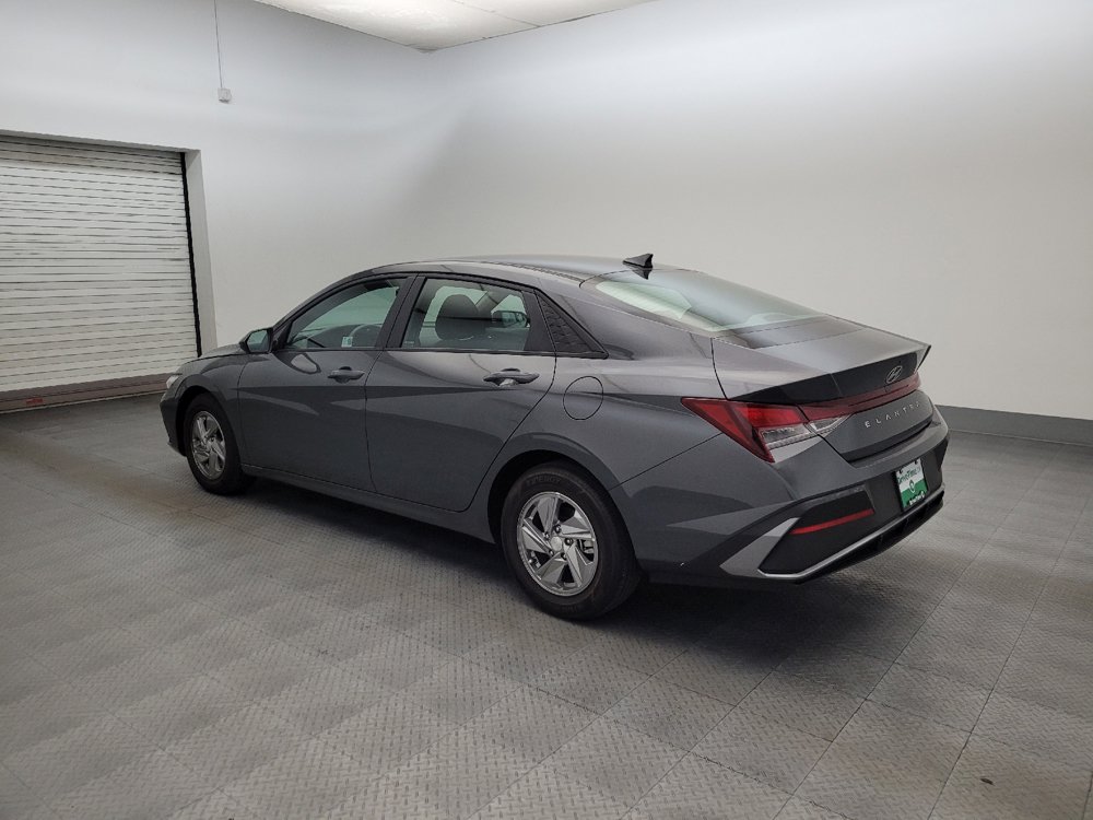 Used 2024 Hyundai Elantra SE FWD image 3
