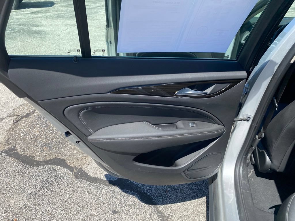 Used 2018 Buick Regal Essence w/ Driver Confidence Package #1 AWD/4WD image 28