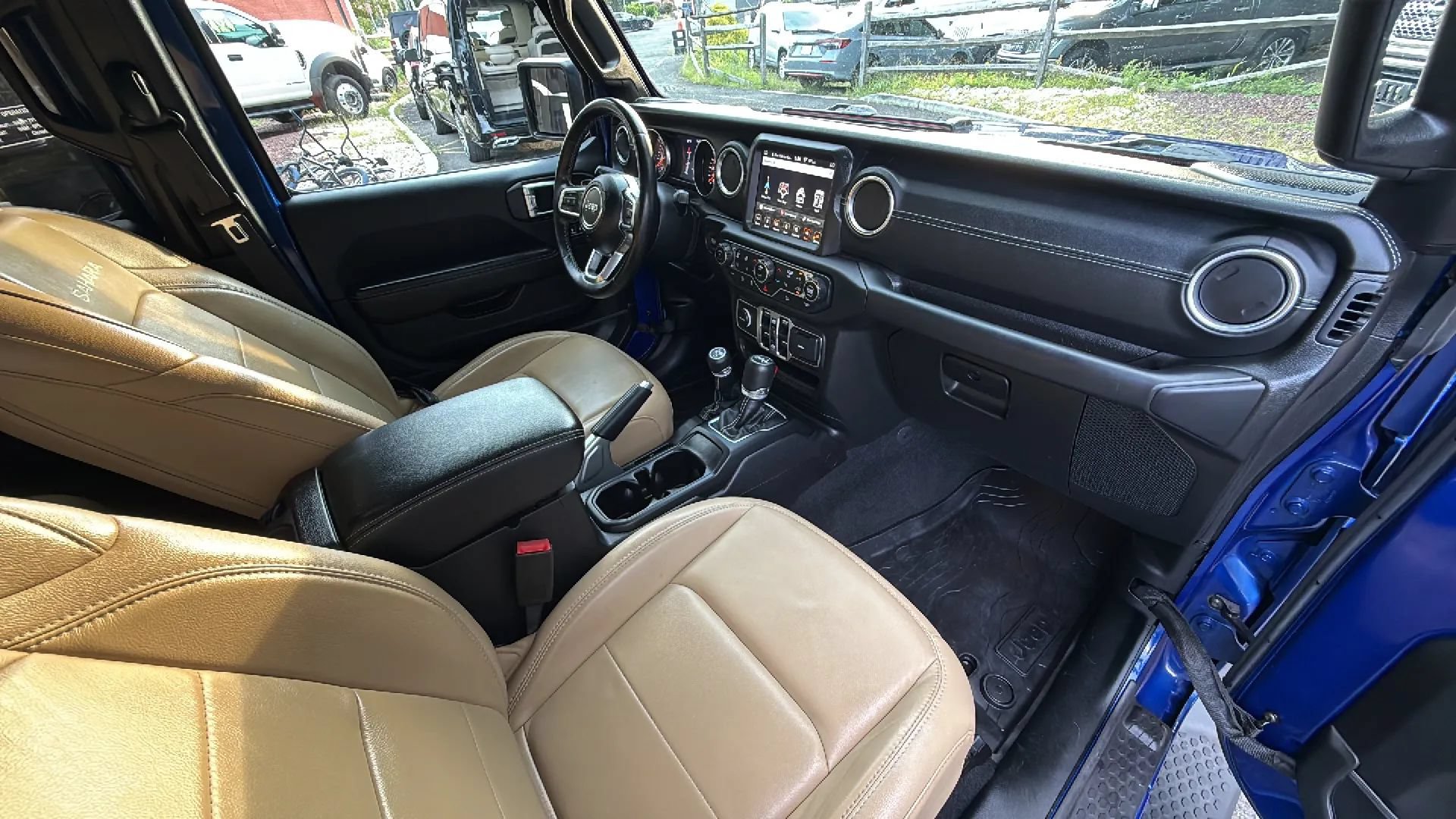 Used 2018 Jeep Wrangler Unlimited Sahara AWD/4WD image 23