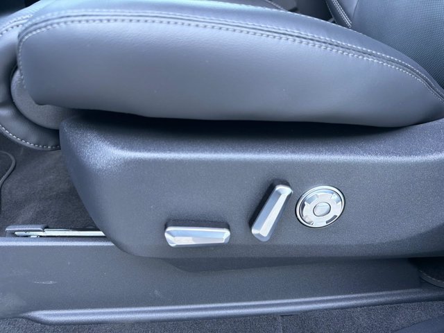New 2026 Lincoln Navigator L Reserve w/ Jet Appearance Package AWD/4WD image 12