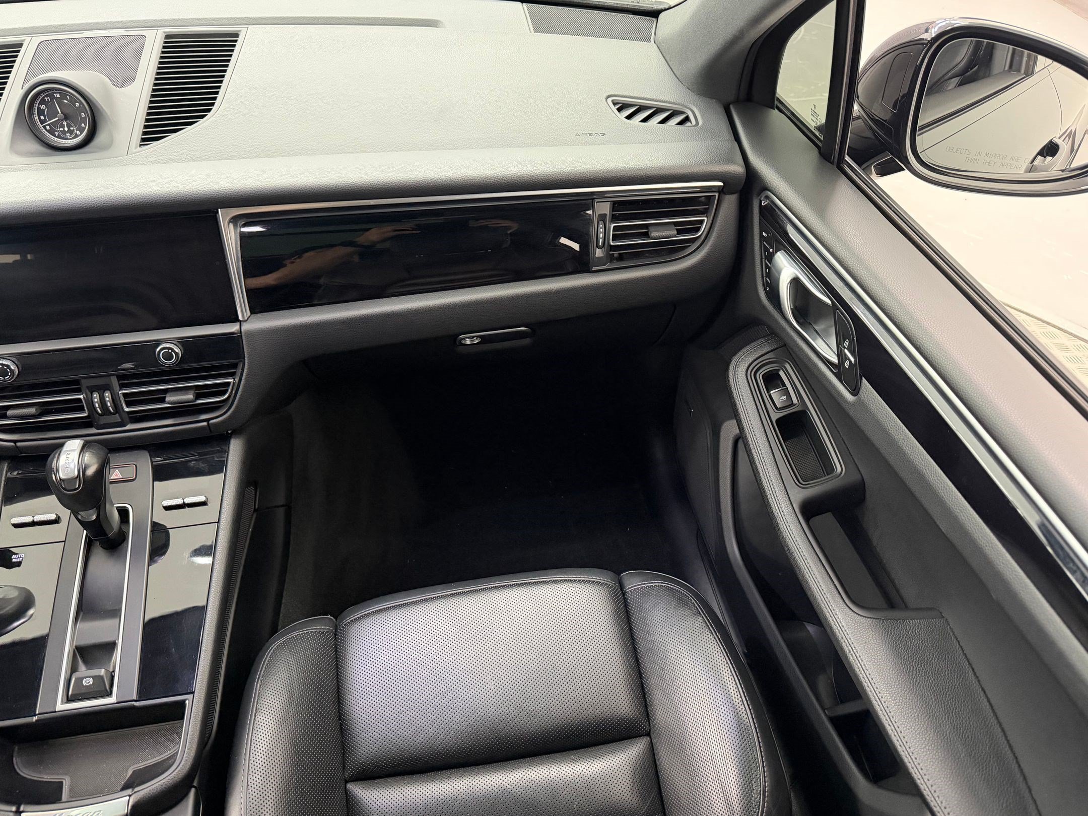 Used 2024 Porsche Macan AWD/4WD image 29